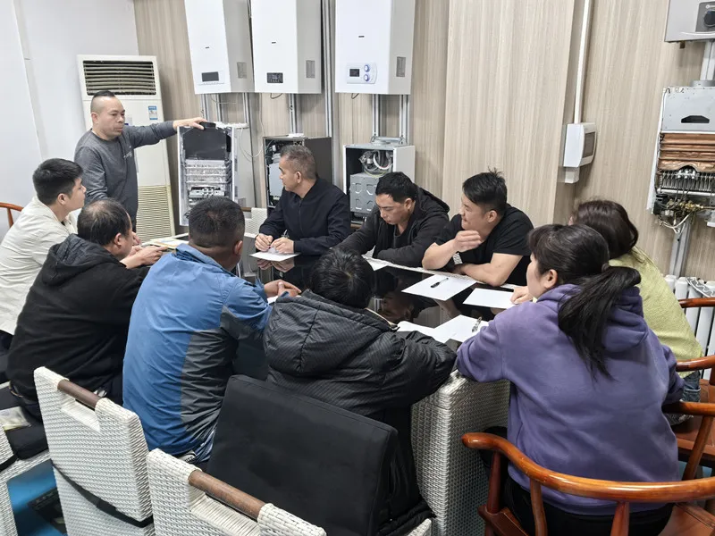Il team di produzione di Gastek migliora le competenze nell'installazione dello scaldabagno a gas senza serbatoio e nel controllo di qualità